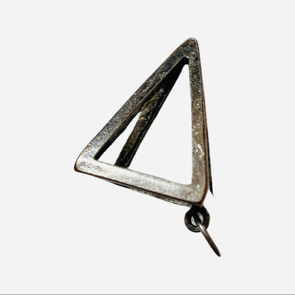 Free Geometric Pendant - Picture 2 of 4